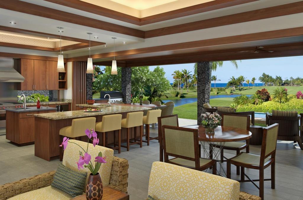 KUKUI ULA THE VILLAS Phase I: 13 high-end, oceanview single family homes Developed in partnership with East West Partners