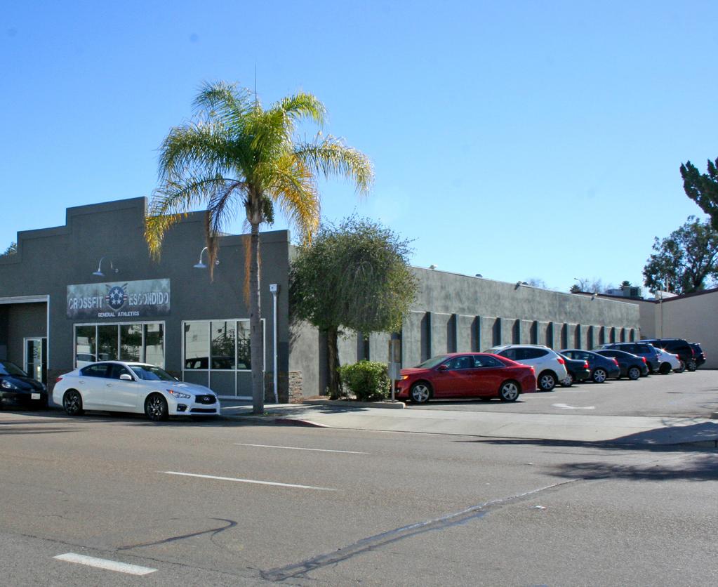 TNANC Space 1: scondido Crossfit (7,000 SF) Space 2: Vacant (2,300 SF) CURRNT TNANC NOI $53,070 AVG DAIL TRAFFIC COUNTS 17,645 ONRSHIP Fee Simple ZONING Commercial PARKING Abundant