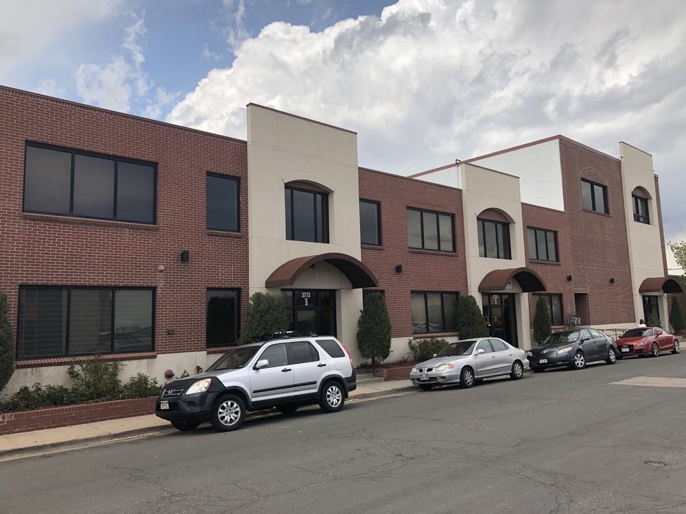 LEASE/SALE OPPORTUNITY INDUSTRIAL 3773 S. JASON ST. UNIT 3 OFFERING SUMMARY Available SF: 5,800 SF Office/Showroom: 3,800 SF Power: 600 Amp 3-Phs 480 Vt Sale Price: $1,100,000 Lease Rate: $12.