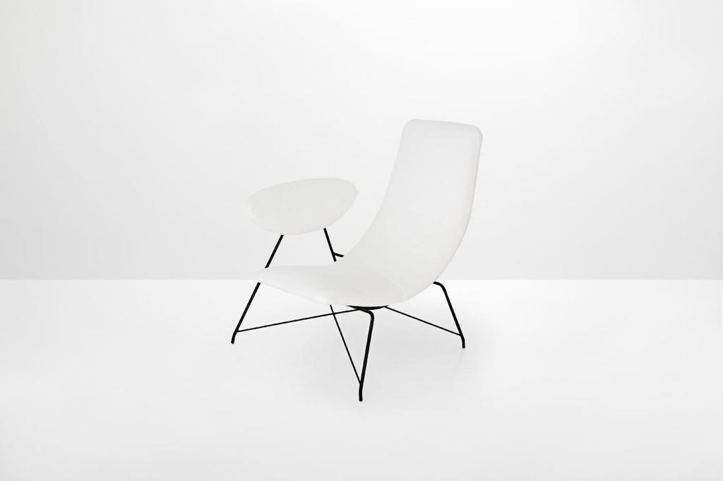 MARTIN EISLER (1913-1977) & CARLOS HAUNER (1927-1997) Armchair model Reversible Manufactured by Forma Moveis Brazil, 1955 Iron structure, cotton upholstery 102 cm x 71 cm x 66h cm.