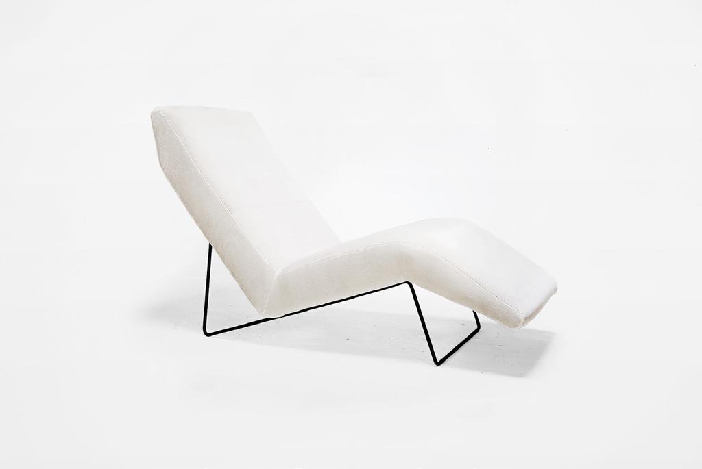 MARTIN EISLER (1913-1977) & CARLOS HAUNER (1927-1997) Rare chaise longue Manufactured by Forma Moveis Brasil, 1955 Iron structure, fabric upholstery 161,3 cm x 62,2 cm x 81,3h cm 63,5 in x 24,5 in x