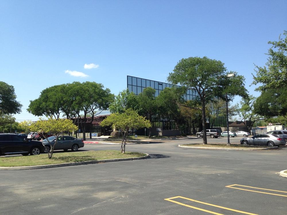 FOR LEASE Space Available Suite 200 2,153-3,424 SF Suite 218 966