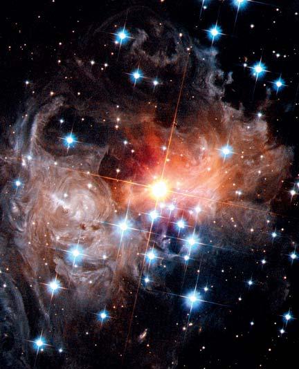 Die ster V838 Monocerotis Wisselwerkende sterrestelsels Arp 273 maar in baie dowwe lig hou hulle op funksioneer.