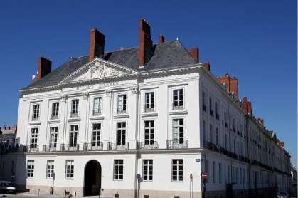Historical buildings / Malraux / Land deficit / Pinel Revenue: 100-200m HÔTEL VOYSIN Paris Le