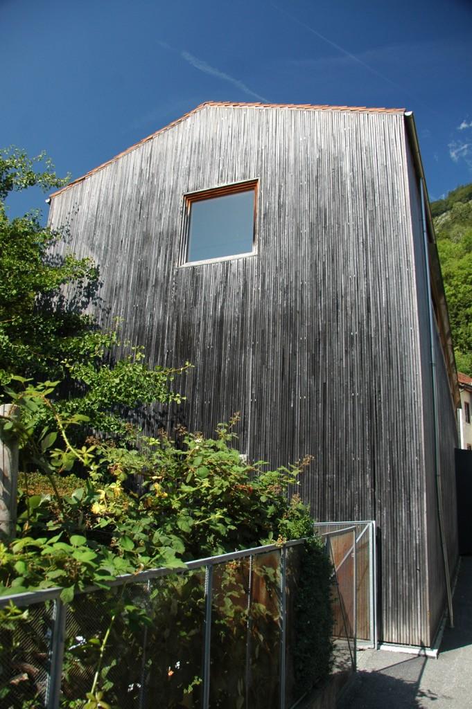 of the concrete atelier extension which reminds people that this is 's family home and to respect his privacy Park in