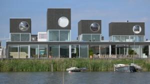 8 villas Lisdoddelaan 52 1087 KA Amsterdam The urban design drawn up by Bosch s for the Small Rietisland on IJburg, provides for 140 luxury dwellings, most of which are to be designed and built as