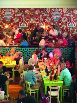 cosy; with friends) Different styles meet in the interior, the food and the personal service Cheap and flavorful North African cooking covering the range from falafel to mixed grilled meats is served
