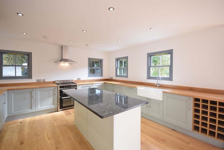 3 LOCATION The hamlet of Polwheveral lies between Port Navas and the village of Constantine within the unspoilt and beautiful north Helford area, with its plethora of wooded creeks and access to the