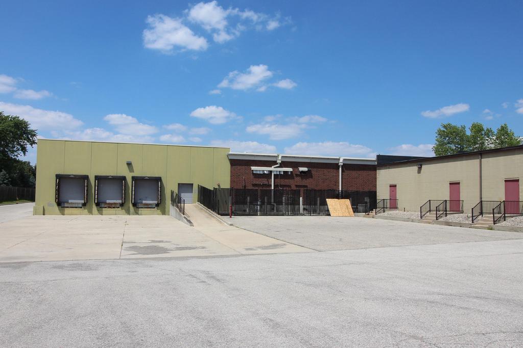 FOR SALE OR LEASE 7301 MAPLECREST ROAD, FORT WAYNE, INDIANA 46835 PRIME LOCATION Located in the city of Fort Wayne s