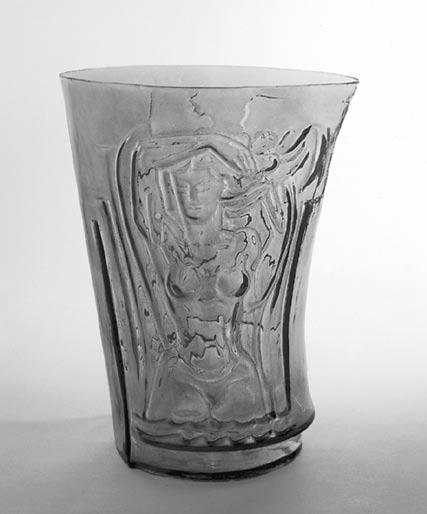 1 pav. Stasys Ušinskas. Dekoratyvinė stiklo vaza Palanga. 1970. toti stiklo meną.