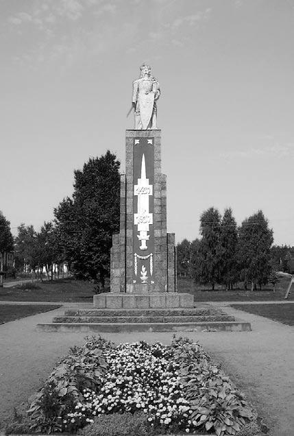 5 pav. Vytauto Didžiojo paminklas Perlojoje. Atidengtas 1931 Liepos 18 d. Publikuota: Statyba ir architektūra, 1989, nr. 12. siekė papildyti tautiniu [pav. 5].