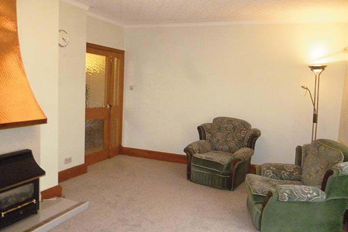 LOUNGE 17 02 x 11 11 (approx) Spacious room with dappled glass doors to