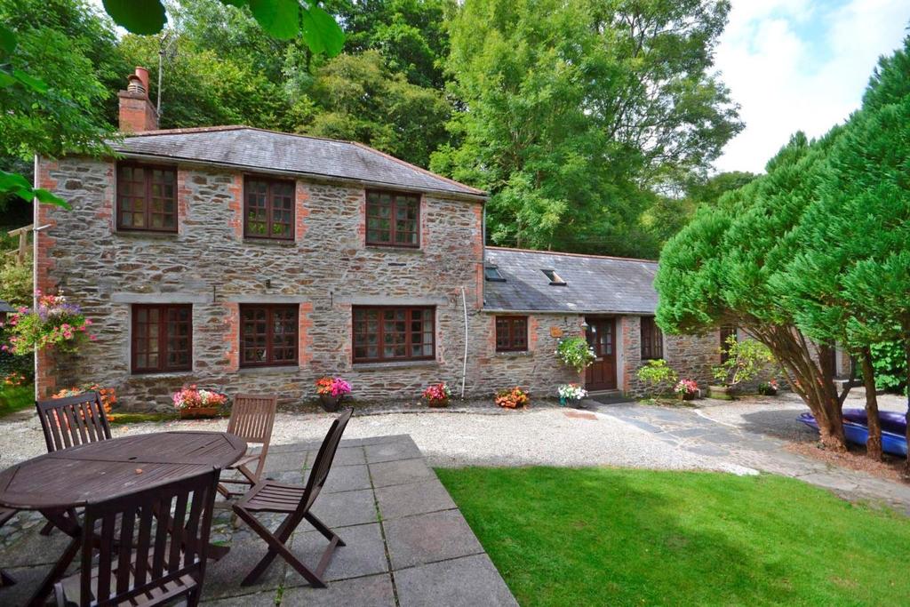 625,000 The Barn and Barn Owl Cottage, Helford Village, Helston, South