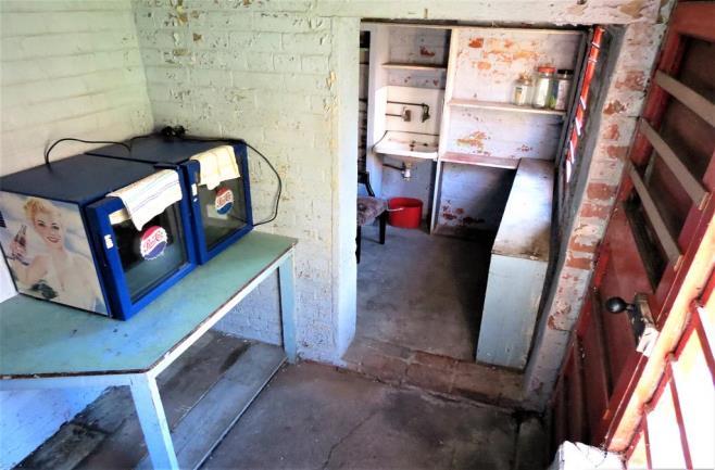 90m (6' 3") The shop storage area, occupying the entire rear of the shop, includes a variety of storage cupboards integrating a wash basin, an electricity supply and two windows accompanied with an