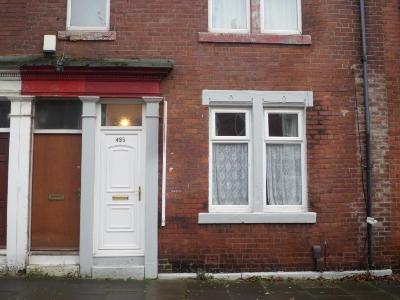 00 Private Landlord - Upper maisonette, 1st floor, No, Gas central heating, *GTS criteria applies* Modern bathroom and kitchen with integrated