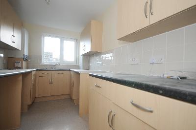 98 Ground floor maisonette (lower), 1st floor,, Gas central heating, Suitable for family with 2, 3 or 4 children.