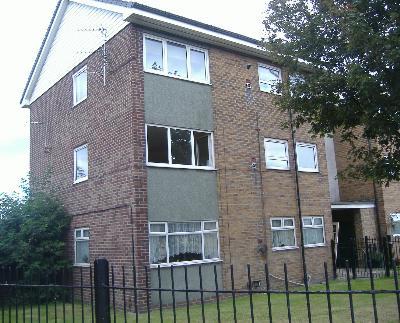 83 Upper flat, 2nd floor,, Gas central heating, Ideal location for access to town centre, local shops, metro and bus links.