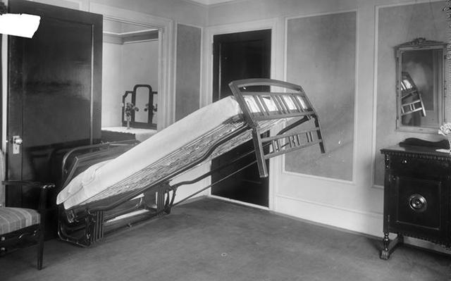 HISTORY Time line 15 Time line First patent Murphy-bed William L. Murphy A bed designed by William L. Murphy. The bed can fold up in order to save space in small apartments.