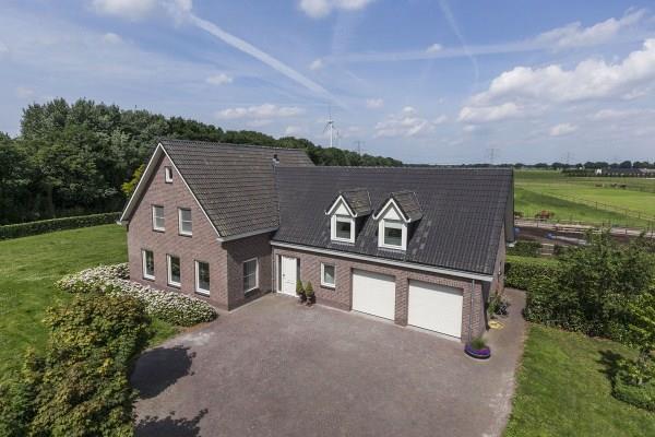 Details: * Volume house: 1.000 m³, excluding the basement. * Surface house: 380 m². * A short distance from Equestrian Centre de Peelbergen in Sevenum and located near several famous (sport) stables.