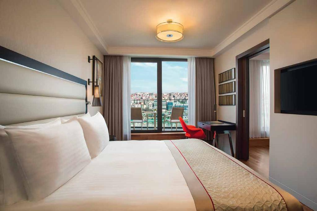 Golden Horn Suite Impressive 50 sqm suite with a living room King bed Accommodates 2 adults + 1 child,