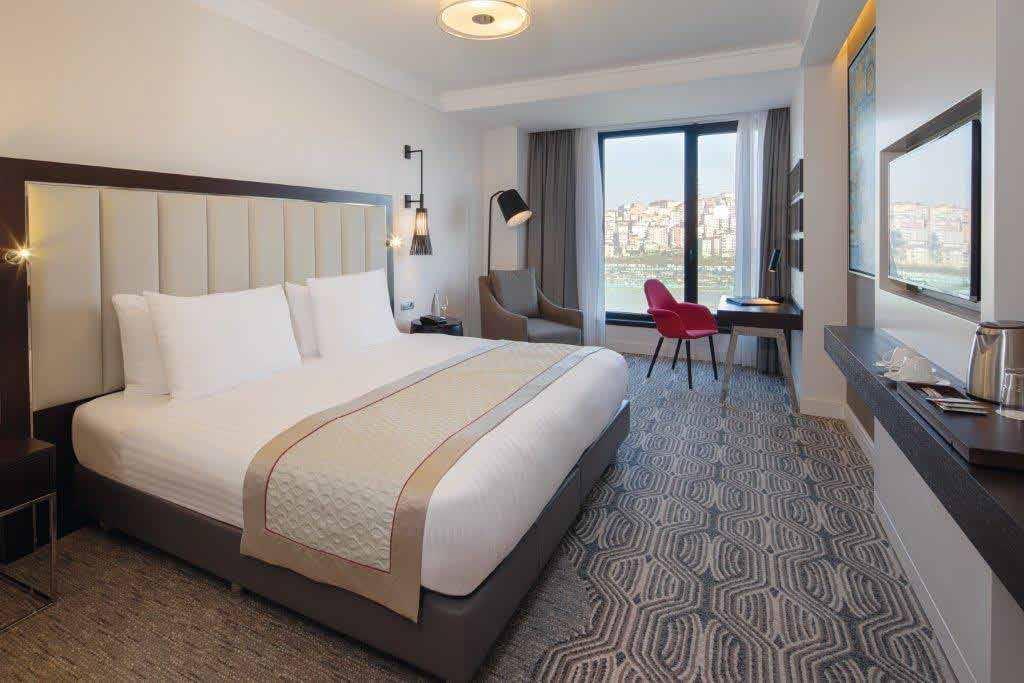 Superior Unwind in our elegant Superior Rooms, which offer waterfront views and your choice of a king or twin beds in a 23 sqm space.