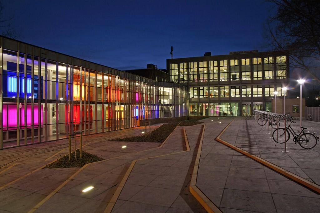 furniture, defines routes through the building and its different functions At night the multicoloured areas of light lend the gardens and the school yard a theatrical quality photo: