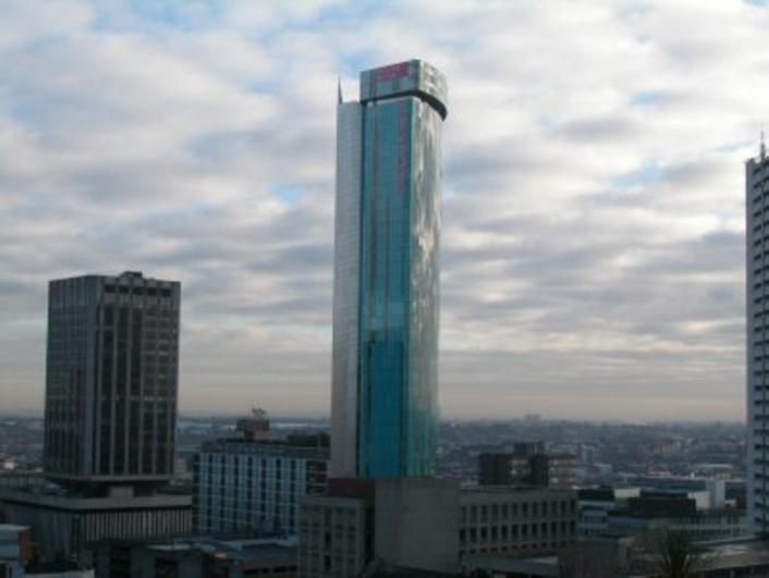 The apartment enjoys spectacular views over the city as one would expect from the twenty first floor and is located in the heart of Birmingham.