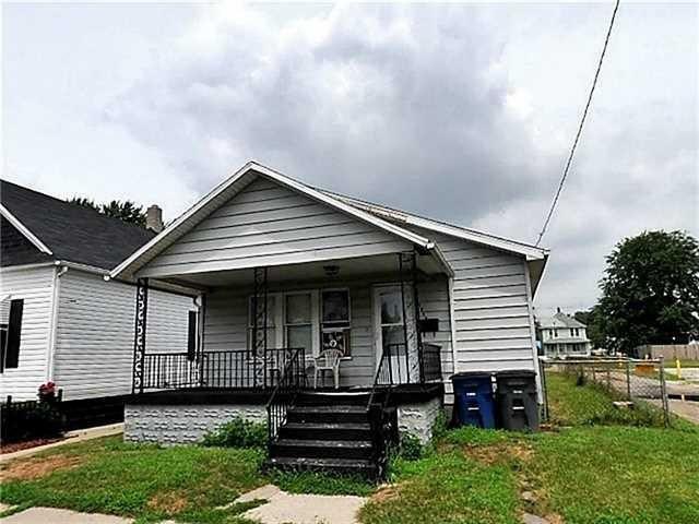 36 Pinewood Ave 2,002 907 604-765-490 One Story Single Family, Tin/Vinyl Sided Partial Basement 255 Sq Ft Total Living Area:,002 sq ft 2