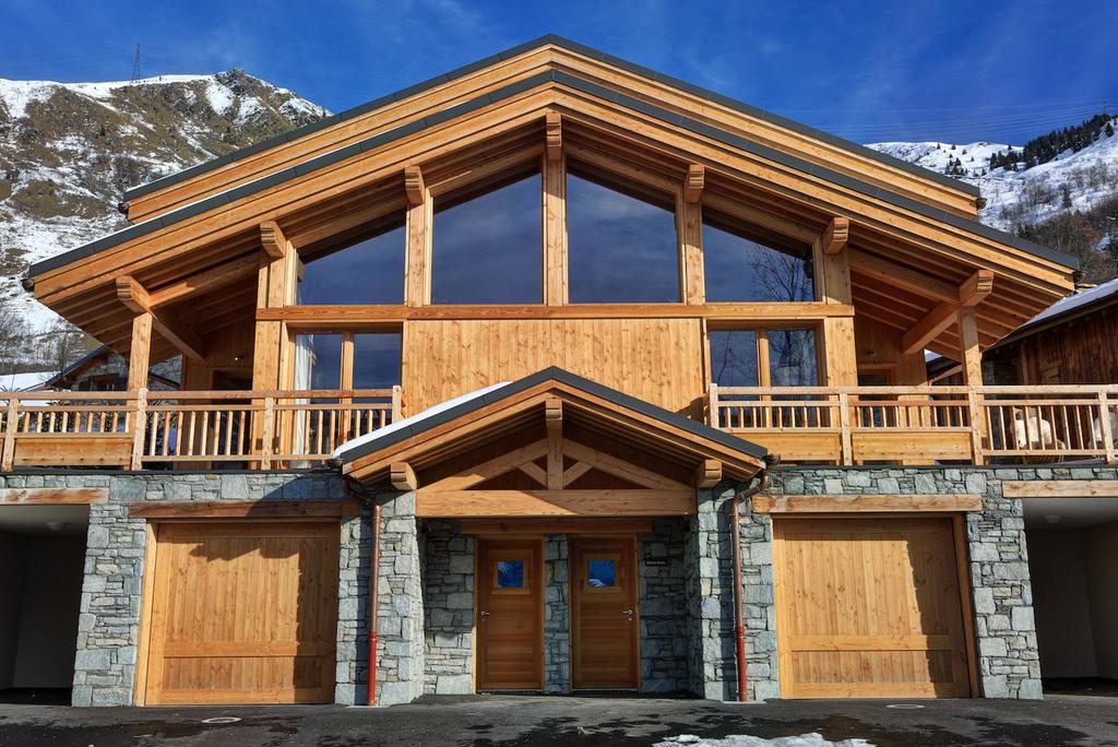 Catered Sleeps 8 2 Situated in the Villarabout area of St Martin de Belleville, this luxury private chalet sleeps 8 plus room for 2 more in a bunk room.
