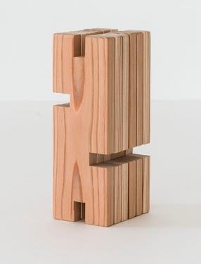 This puzzle brings out the most of the fun which wood has to offer by fusing together with the highly sophisticated woodworking techniques of Hida Sangyo.