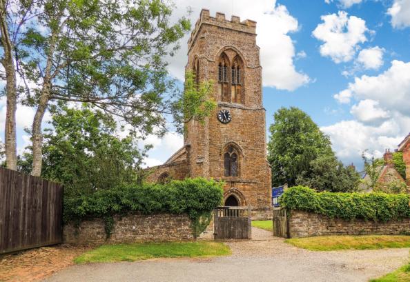 Location The highly regarded village of Staverton is situated about two miles west of the market town of Daventry on the A425, sixteen miles from Royal Leamington Spa.