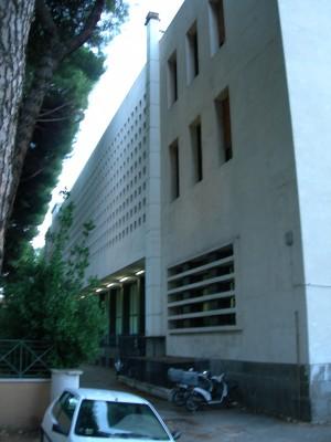 Palazzo delle Poste Via Marmorata 39 00153 Rome The Post Office on Via Marmorata in Rome is designed by Libera, an extremely able and talented creative architect more influenced by Futurism than