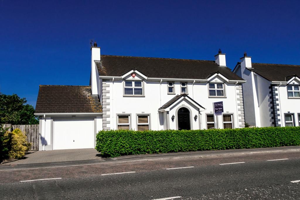 Estate Agent of the Year Northern Ireland 2016 83 Belfast Road Comber BT23 5QP OFFERS AROUND 325,000 An exceptional detached family residence, beautifully positioned within walking distance of
