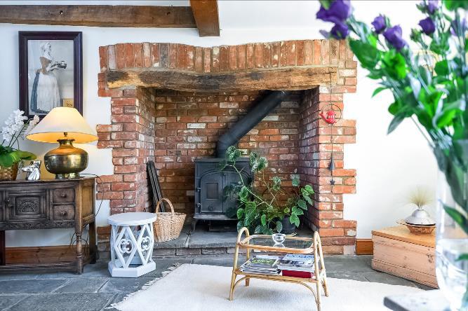 1 Green Farm Barn An exquisite and substantial barn conversion enjoying an enviable position directly over-looking the green in the highly prized village of Hunworth.