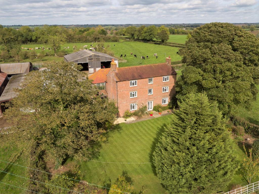 LOCATION Firs Farm lies in the attractive Warwickshire countryside and offers a fantastic opportunity to acquire a 268 acre stock farm with substantial Georgian farmhouse and extensive range of
