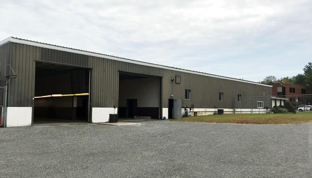 LEASE OVERVIEW AVAILABLE SF: 6,400 SF PROPERTY DESCRIPTION Great opportunity for combination of office and warehouse space for lease. Approximately 5,200 of warehouse space with approx.
