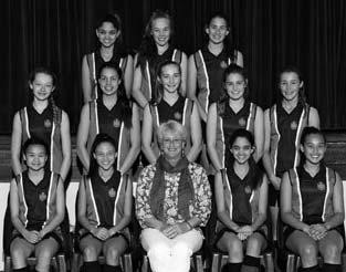 Southon, E Kets, A Bruil, G Thomas GIRLS U/14 B Hockey BACK: A Nieuwoudt, C Arendse MIDDLE: D Olivier, I