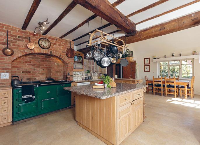 Situation Tile Barn Farmhouse is situated on the outskirts of the very popular village of Hampton Lucy, conveniently located between Stratford upon Avon and Warwick.