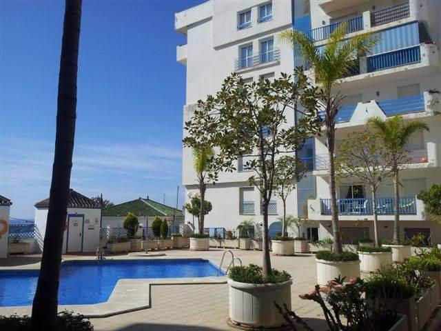 Close To Schools Orientation : South West Condition : Excellent Pool : Communal Climate Control :