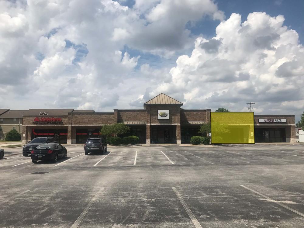 RETAIL SPACE Executive Summary PROPERTY OVERVIEW Space available for lease in boutique retail strip center located in Southwest Springfield.