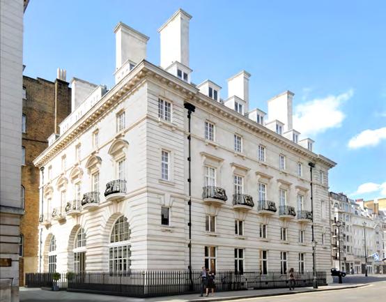 James s Palace, close to Buckingham Palace, and with direct views of the main entrance to Pall Mall, this landmark Grade II* listed building offers residents an exclusive address with impeccable