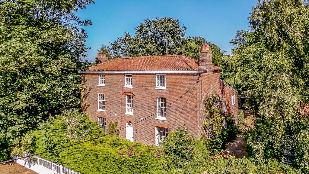 A MOST ATTRACTIVE GRADE II LISTED GEORGIAN