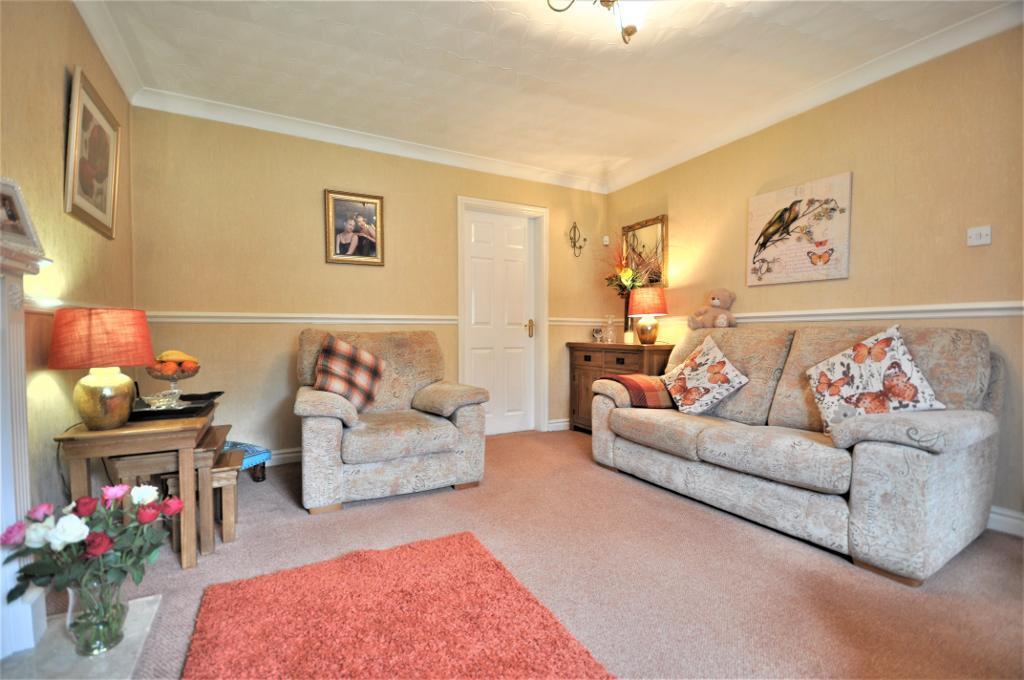 Description *** SPACIOUS & BEAUTIFULLY PRESENTED FOUR BEDROOM DETACHED FAMILY HOME SITUATED ON A MUCH SOUGHT AFTER RESIDENTIAL DEVELOPMENT IN THE POPULAR VILLAGE OF CLAYTON LE WOODS *** Leftmove