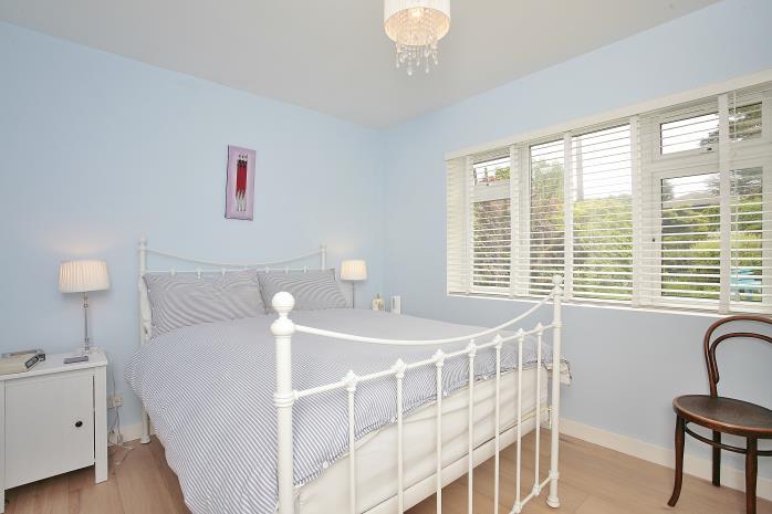 * Easy access on foot to Kings Sutton railway station which is a five minute walk either along the roads or along a footpath via a wooded area. Services All mains services are connected.