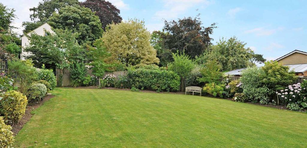 charlcombe cottage lansdown road, bath, ba1 5td A Spacious 5 Bedroom Detached Family Home on Bath s Popular Northern Slopes Entrance Hall Sitting Room Family Room Kitchen/Dining/Breakfast Room
