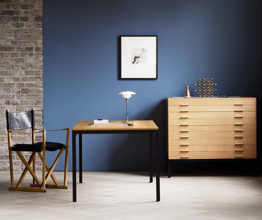 A BEAUTIFUL PAIRING OF WOOD AND STEEL The Professor and Student Desks light and simple design complements both modern and classic décors and showcases the exquisite interplay between materials that