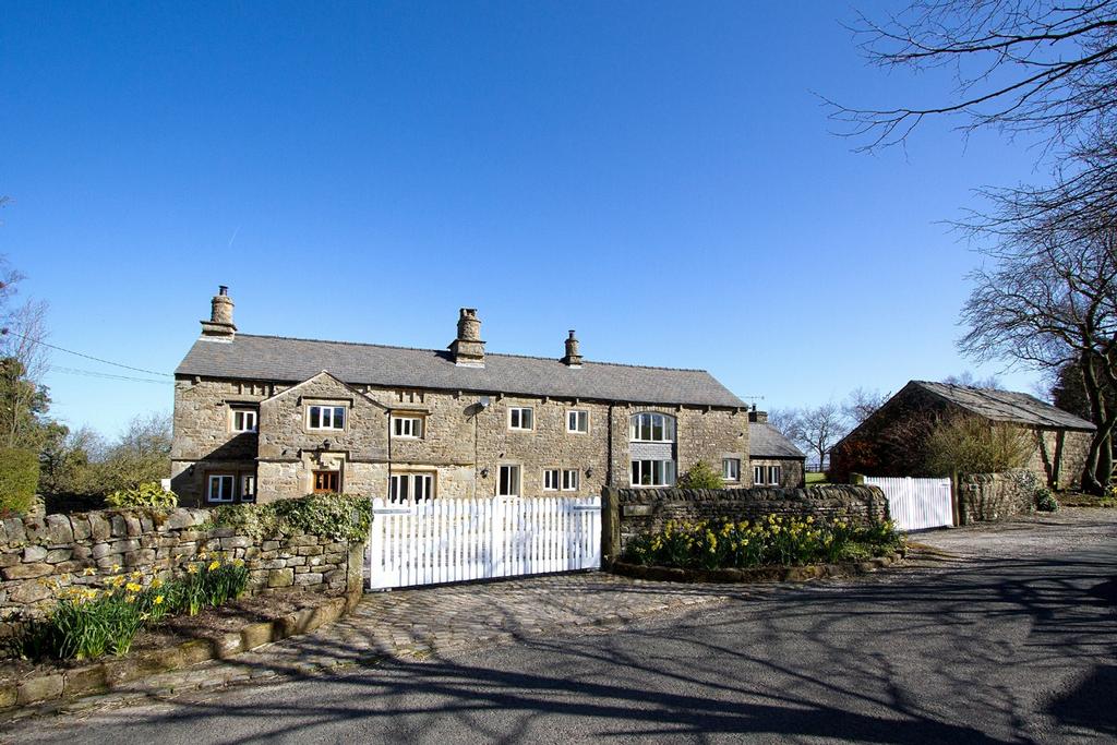 THE GREEN 1,150,000 Tatham, LA2 8PJ In a quiet, rural hamlet setting, an impressive and exceptionally well-appointed family house with an attached cottage enjoying splendid far reaching country views.