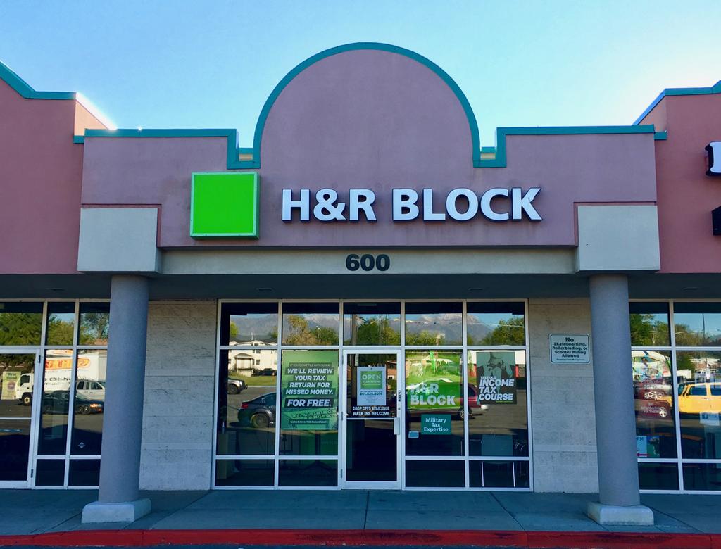 Tenant and Lease Summaries H & R Block Lease Commencement 8/1/2016 Lease Expiration 7/31/2018 Gross Leasable Area Original Term 1,500 SF 2 Years Pro Rata Share of Project 16% Headquartered Kansas