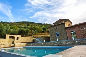 only 400 metres from Cortona, they enjoy the privacy