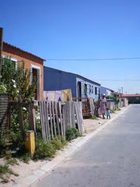 How the poor access, hold and trade land CASE STUDIES RDP SETTLEMENTS Delft, Cape Town People first moved to Delft in 1989 from different areas around Cape Town.